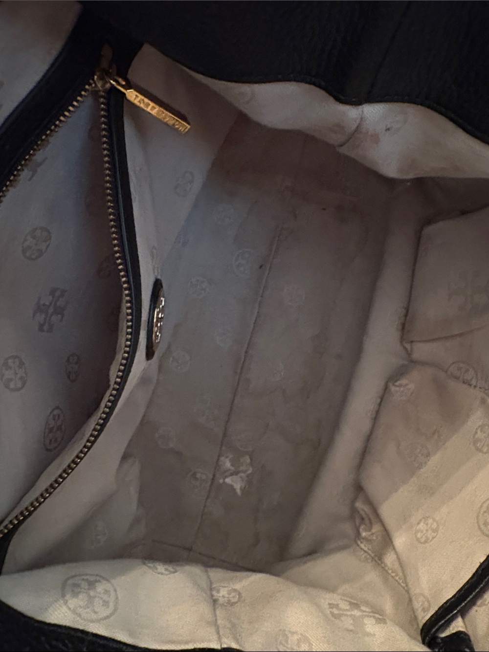 Tory Burch Black Leather Shoulder Bag with Gold Logo - Picture 8 of 11